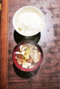 木綿豆腐と舞茸の減塩味噌汁