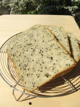 HB白神こだま☆ふんわり黒ごま食パン