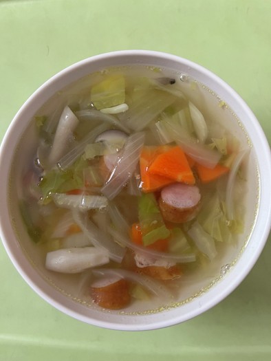 【保育園給食】白菜とウインナーのスープの写真
