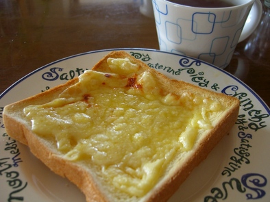 甘～い！チーズと蜂蜜のトーストの写真