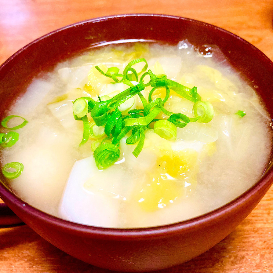 里芋と白菜の具沢山味噌汁の画像