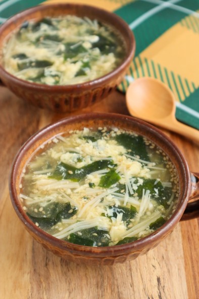 中華風♡えのきとわかめのふわふわ卵スープの写真