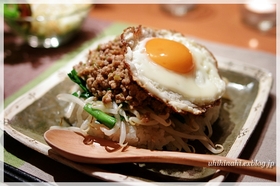 エスニックそぼろのっけご飯