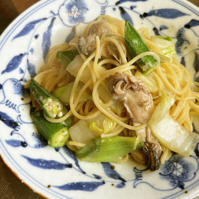 牡蠣と野菜のニンニク醤油味スパゲッティの写真