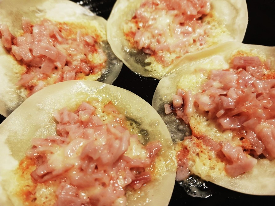 レンジで餃子の皮のハムマヨチーズピザの画像