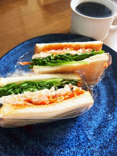 自家製鶏ハムでベトナム風サンドイッチの写真