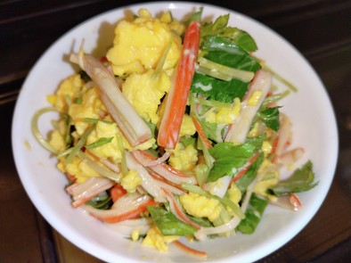 三つ葉とカニかまと卵の麺つゆマヨ和えの写真