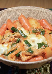 韓国料理プデチゲ（軍隊男メシ、乾麺入り）