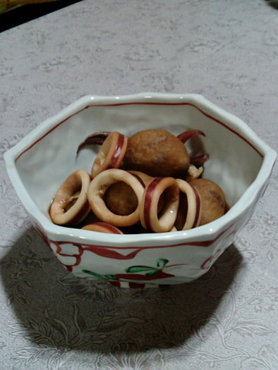 里芋とイカの煮付け(略式)の写真