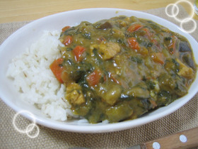 *たくさん野菜のトマトカレー*