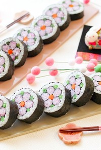 桃の花の飾り巻き寿司