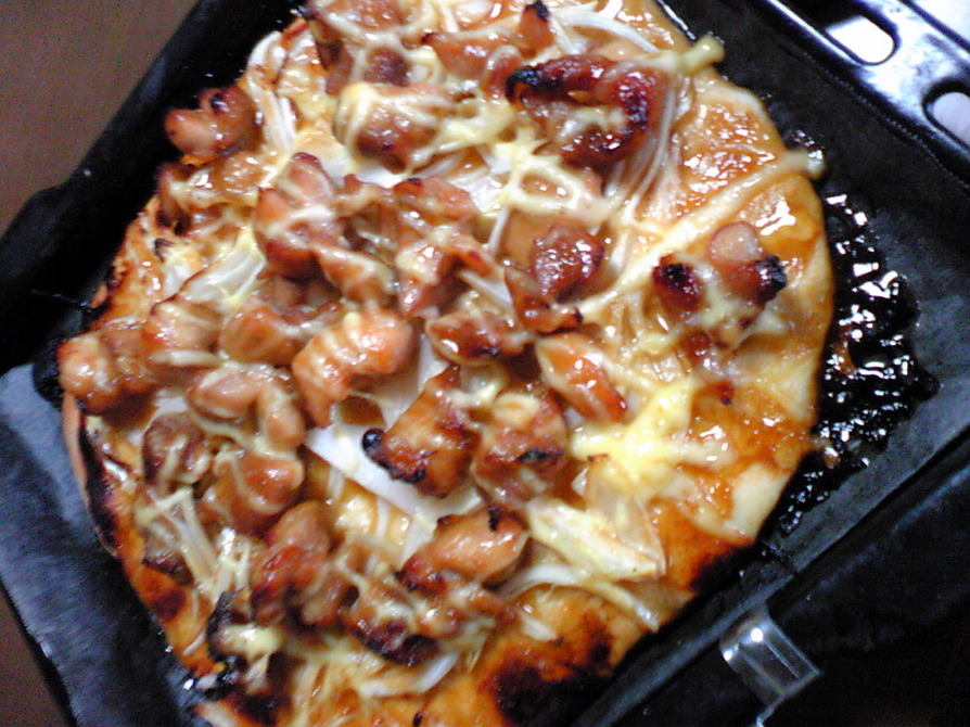 鶏の照り焼きのっけピザの画像