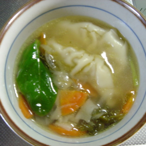 コンソメで簡単☆水餃子スープ