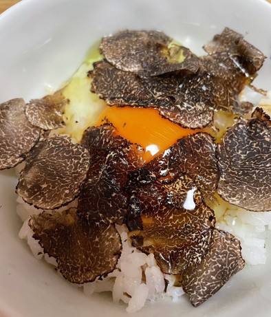 トリュフ醤油で⭐︎トリュフ卵かけご飯の写真