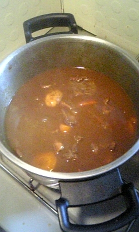 圧力鍋で、牛すじカレー