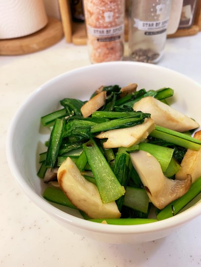 【副菜】小松菜とエリンギのガーリック炒めの写真