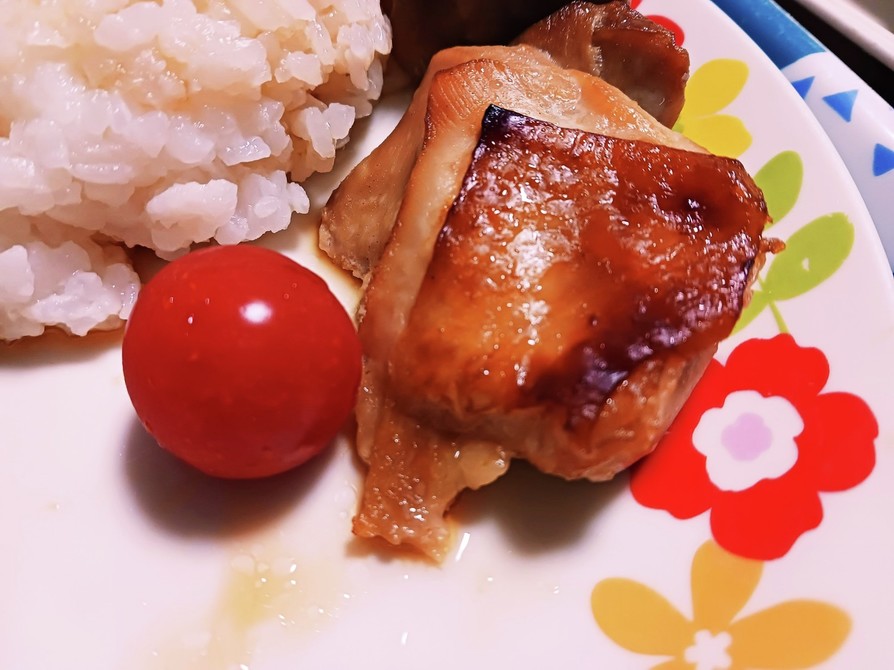 給食の鶏の照り焼き(てりやきチキン)の画像