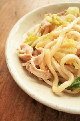 簡単10分☆春キャベツたっぷり蒸しうどん