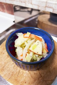 白菜とりんごのヨーグルトサラダ
