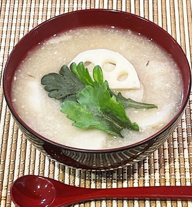 レンコンと里芋のトロトロ味噌汁の写真