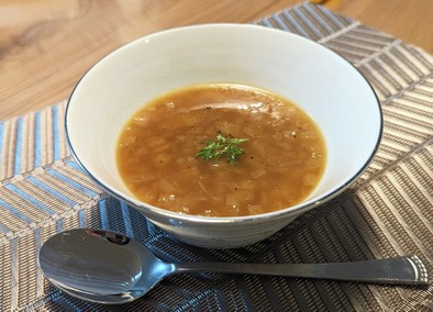 食べるオニオンスープの写真