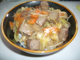 野菜たっぷりサイコロステーキ丼☆