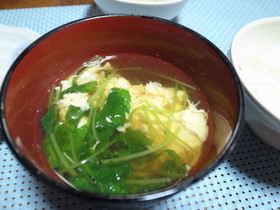 三つ葉とふわふわ卵のお吸い物