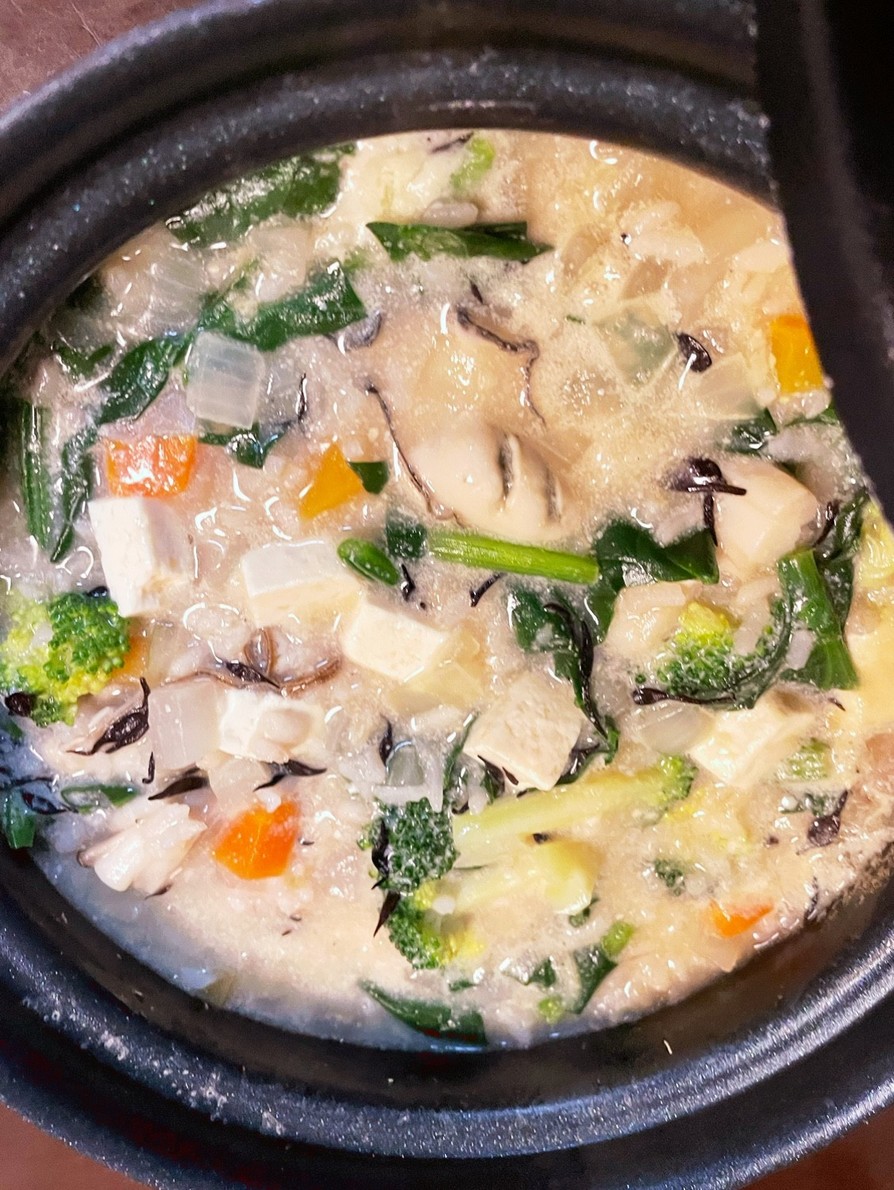 牡蠣と野菜たっぷり豆乳味噌雑炊の画像