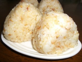 マヨわさとゴマおかかのおにぎり☆