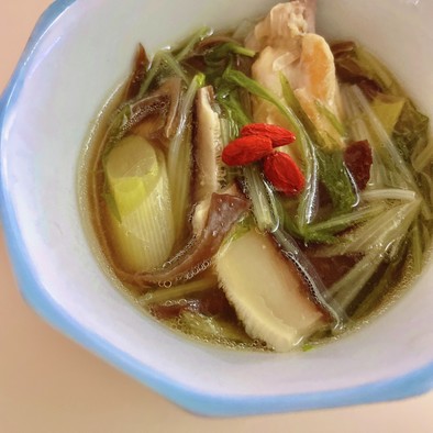 水菜と鶏肉と椎茸のほっこり薬膳風スープの写真