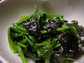 ほうれん草と海苔のバターしょう油あえ