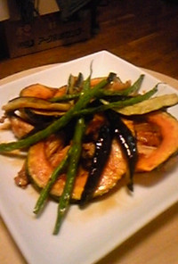 夏野菜とチキンスペアリブのピリ辛タレ