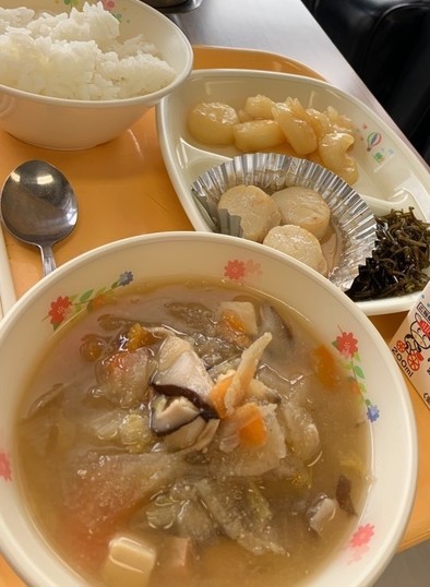 石狩鍋　河内長野市学校給食の写真