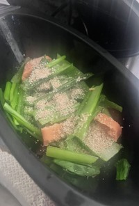 小松菜と鮭の胡麻和え