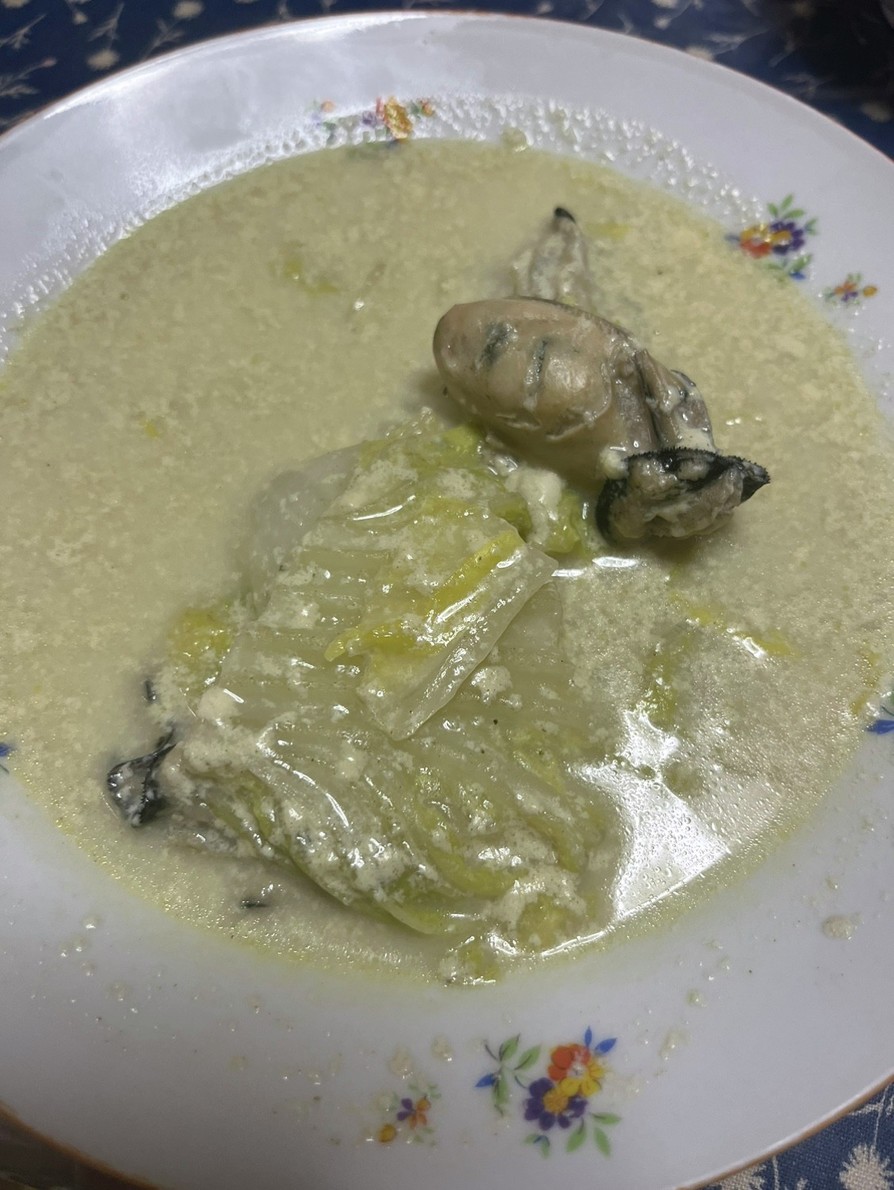 牡蠣と白菜のクリームシチューの画像