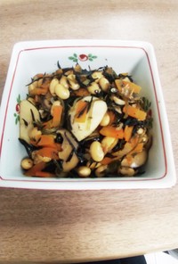 里芋の大豆とひじき煮物