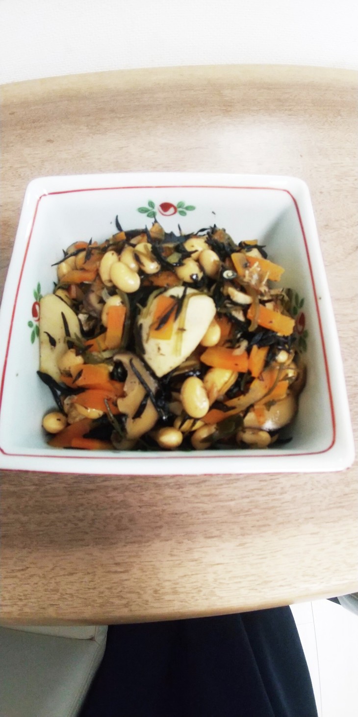 里芋の大豆とひじき煮物の画像