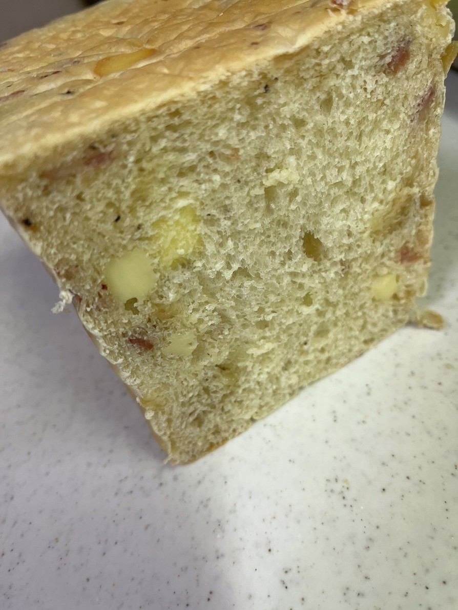 手ゴネベーコンオニオンチーズ角食パン♪の画像