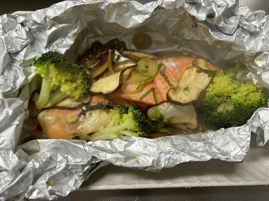 好きな野菜で簡単！鮭のホイル焼きの画像