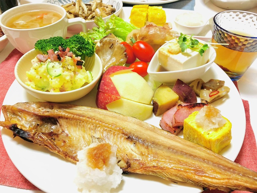 お魚メインの夕飯おかず・ホッケ・焼き魚の画像