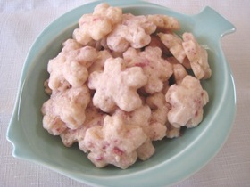 お花見にいかが?桜色のいちごクッキー♪