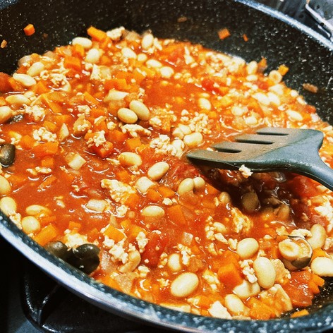 簡単大豆と鶏肉のトマト煮込み