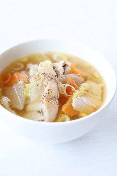 身体が温まる【豚野菜の塩麹スープ】の写真