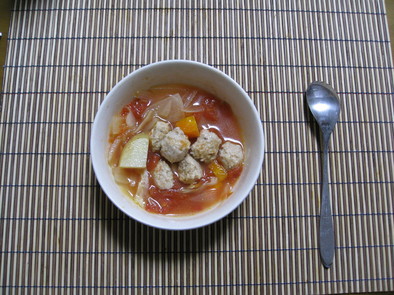 チーズ＆バジル　鶏団子スープの写真
