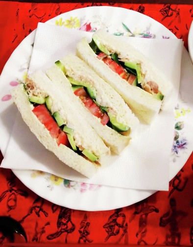 ツナ野菜サンドイッチの写真