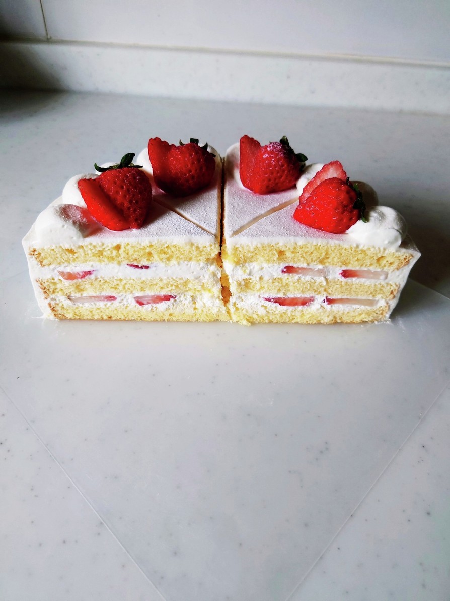米粉スポンジ　いちごケーキの画像