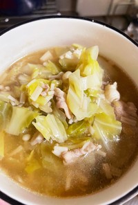 ボリューム満点豚肉とキャベツのスープ