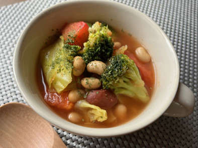 【目覚まし朝ごはん】野菜とお豆のスープの写真