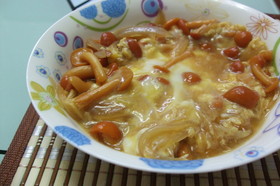 なめこと玉ねぎの卵とじ