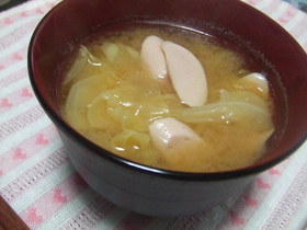キャベツとソーセージのお味噌汁.*゜